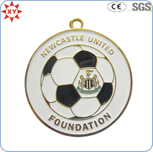 Medallas suaves del balón de fútbol del esmalte del metal de encargo del oro